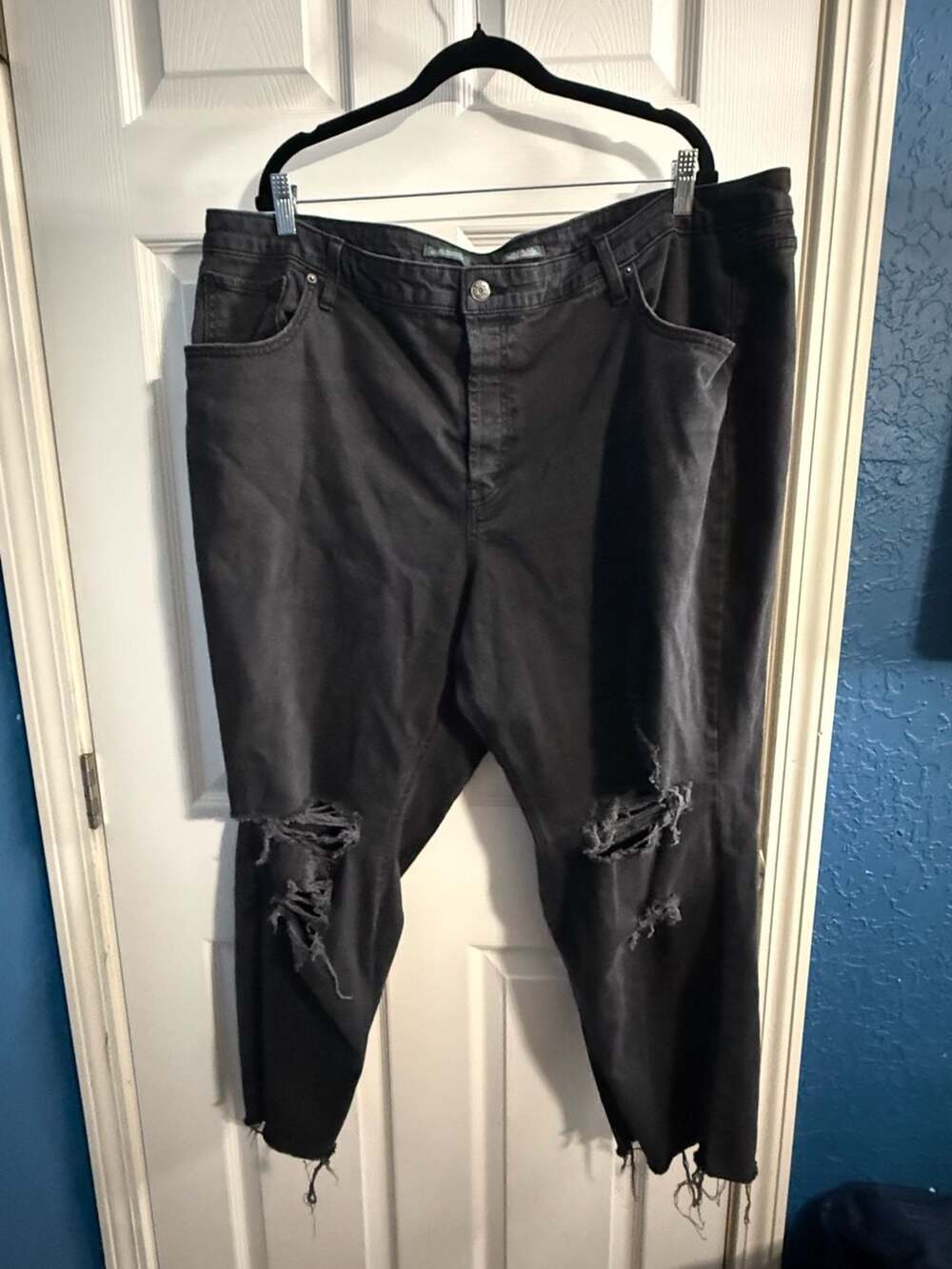Wild Fable Super High-Rise Slim Straight Distressed Black Jeans Size 24